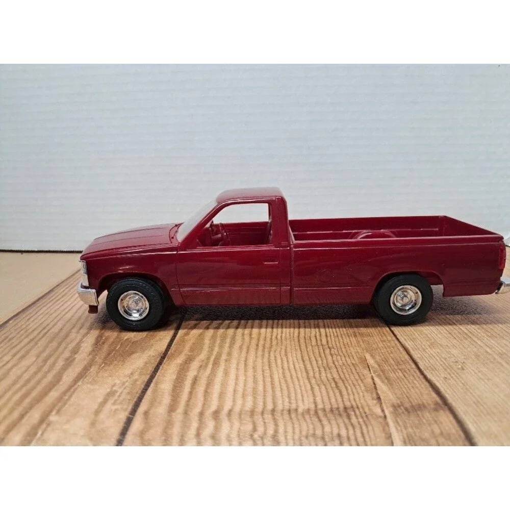 AMT ERTL Dealer Promo - Victory Red 1989 Silverado C-1500 - 1:25 Scale #6057